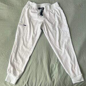 Code NXT, white bottom scrub joggers. Size Large Petite